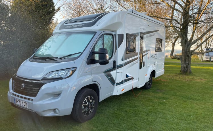 Moderne Swift 4-persoons camper. All-Season opgezet