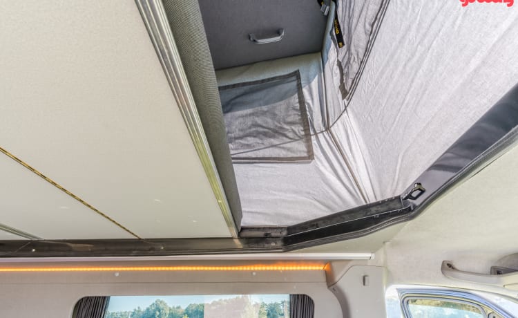 Mooie buscamper – 7p Mercedes-Benz campervan uit 2013