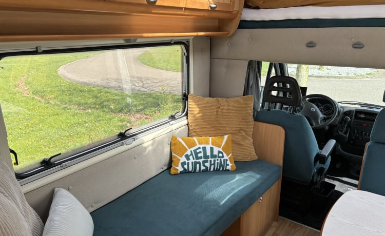 4 persoons Sun Living alkoofcamper uit 2004