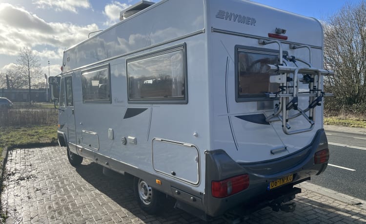 Hymer B575, AUTOMAAT, Airco, Vast bed en Hefbed, 5 pers. slapen/zitplaatsen