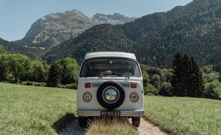 4p Volkswagen bus uit 1975