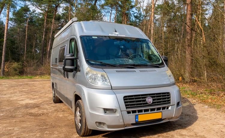 Camping-car bus 2 personnes avec lit fixe et sanitaire