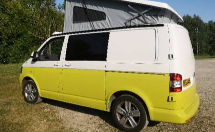 Daisy – 4 persoons Volkswagen Camper Van (nieuw omgebouwd 2022)