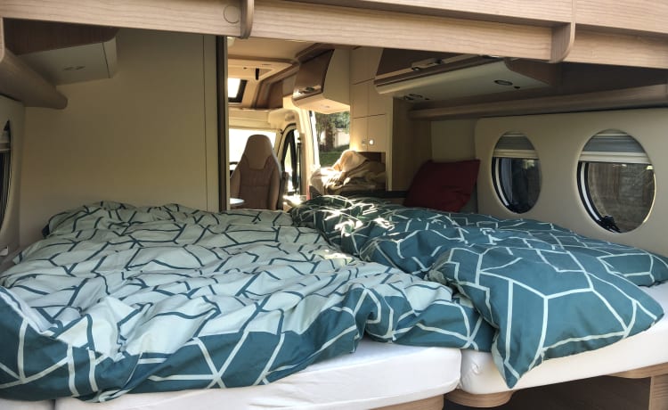 Außergewöhnlicher Pop-Top-Familiencampervan mit 4 Schlafplätzen von Malibu