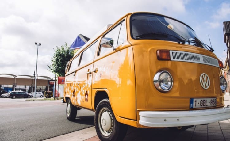 DEVON – louez un bus hippie original de 1976 !