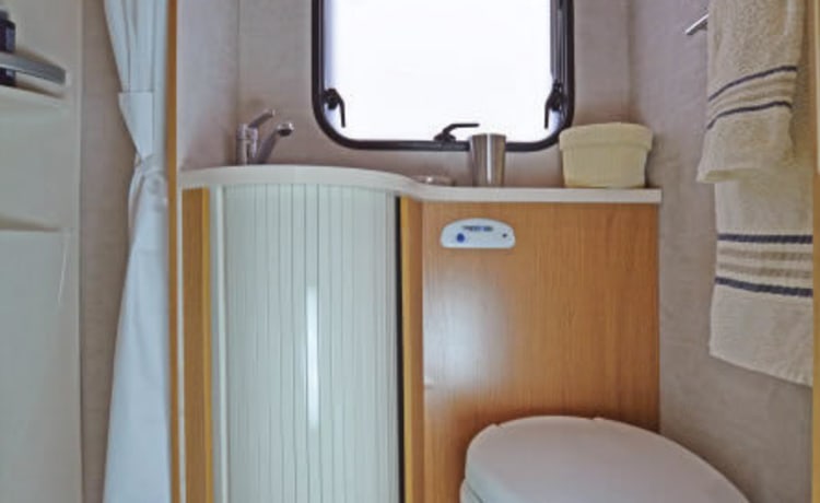 alcove camper 6 people