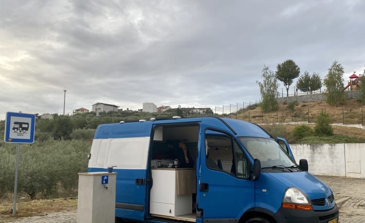 R2D2 – Renault Master L2H2 for 2 persons