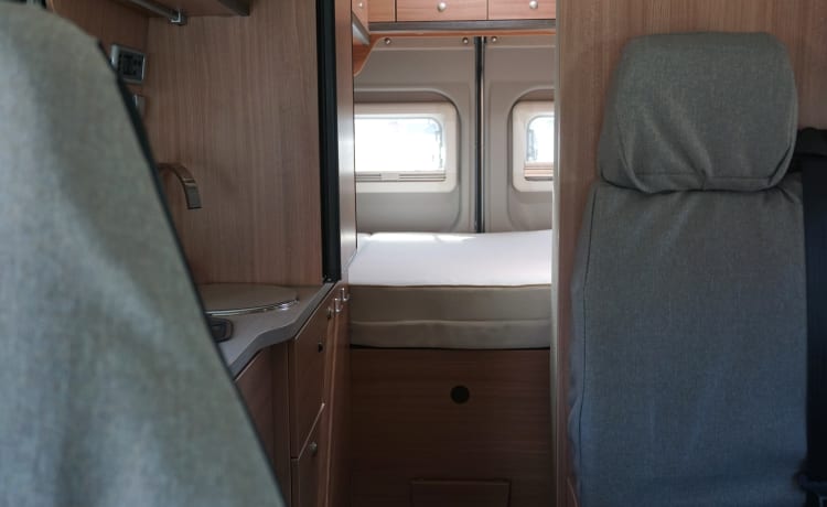 Knaus bus camper 4p with transverse bed and pull-down bed