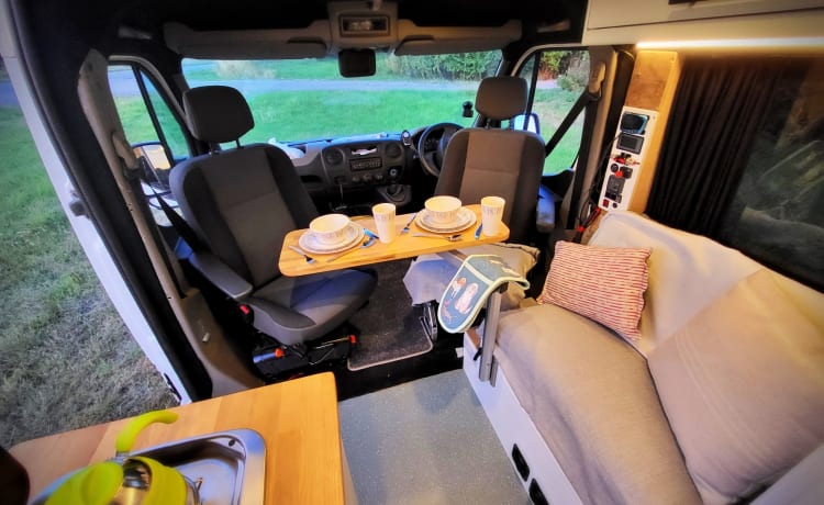 Van d'aventure luxueux, pas votre camping-car moyen (conversion 2022)