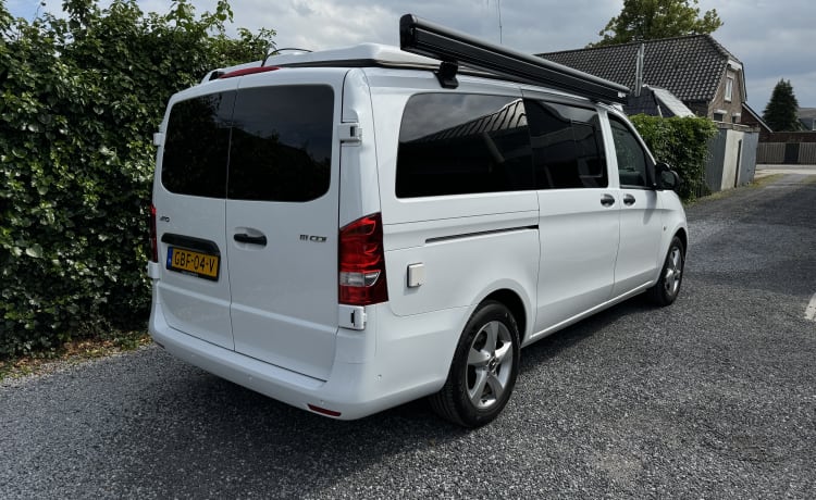 Mercedes-Benz Vito 111 CDI 4/5 persoons campervan uit 2017