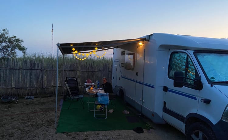 Roadrunner – Mooie en zeer goed onderhouden camper met veel ruimte