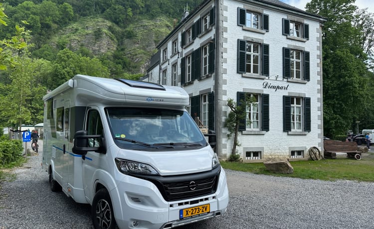 Luxuriöser und kompletter Familiencamper Sun Living S 70 SL für 4 Personen