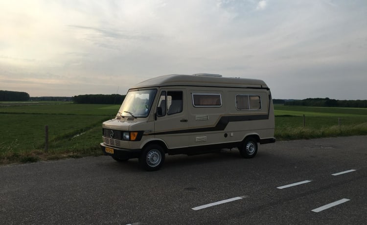 Sjaak  – 2p Mercedes-Benz bus oldtimer de 1979