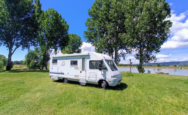 Camper per 4 persone completamente attrezzato 