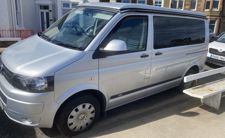 Hamish’s Hame – 2 berth Volkswagen campervan from 2010