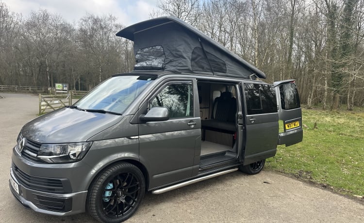 Camper van Dijk – Camper Volkswagen a 4 posti letto del 2017