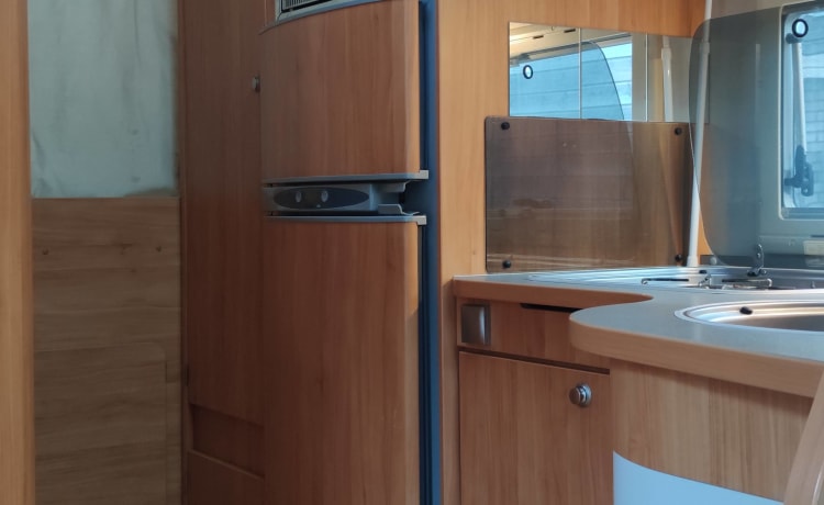 Adriaatje – 6p Adria alcove camper from 2008 The ideal family camper