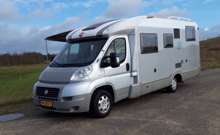 CAMPING-CAR ÉQUIPÉ DE LUXE SPACIEUX 2008