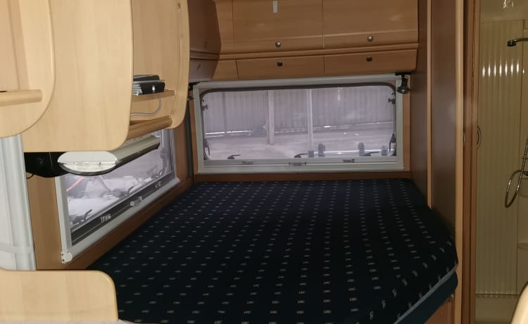 4p Dethleffs integrated camper uit 2003 