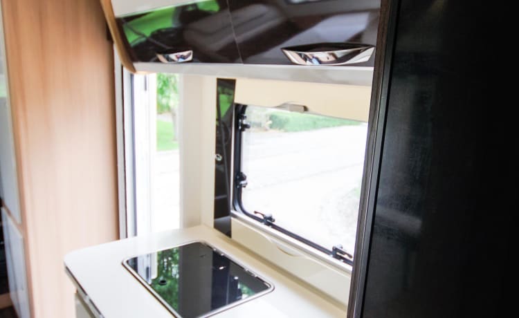 Camper van with 6 spacious sleeping places