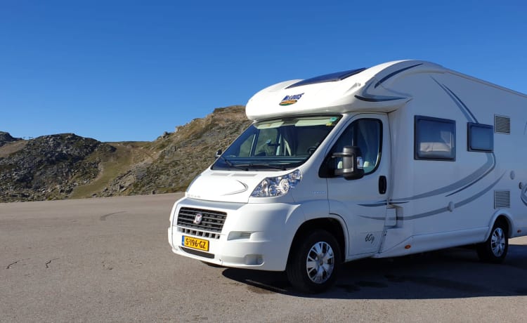 Zeer luxe, ruime en gezellige 4 persoons camper - Fiat McLouis MC4