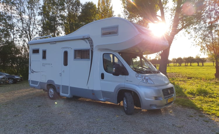 RollerTeam2 – Camping-car de luxe Rollerteam, 5 ceintures et beaucoup d'espace de rangement, entièrement meublé