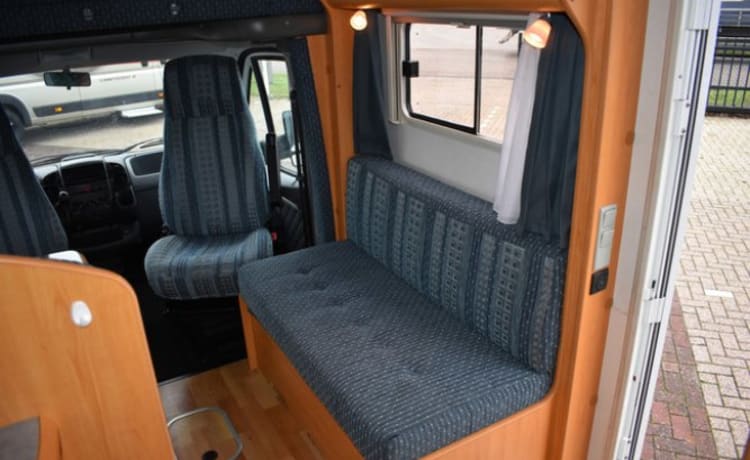 Campie – LMC Liberty complet avec 4 sièges et 6 couchages