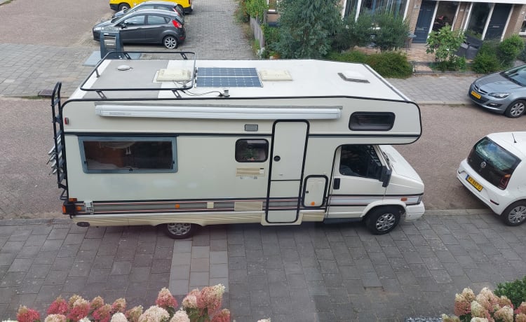 Opa camper – 5p Peugeot alkoof uit 1993