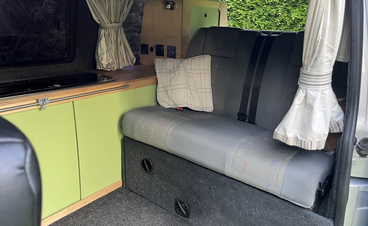 Polly – 2-persoons Volkswagen campervan uit 2007