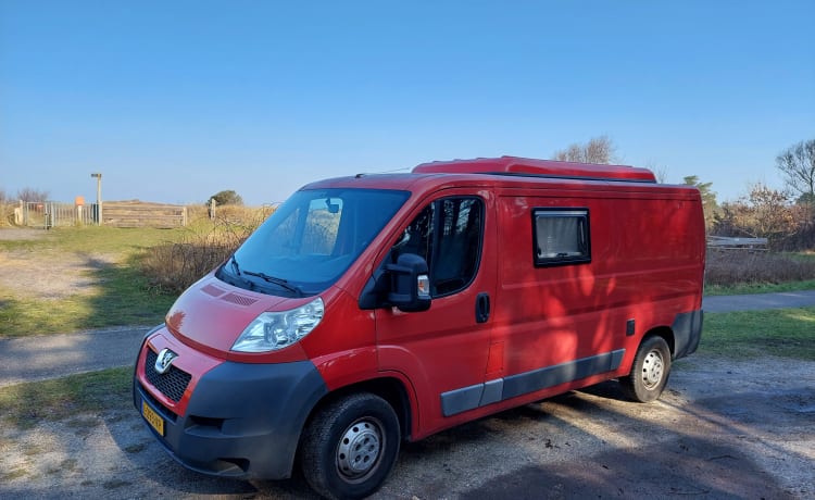 TheRedBoxCamper – 2p Peugeot campervan uit 2012