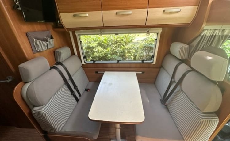 6p Fiat alcove family camper