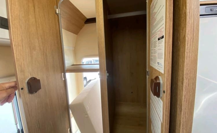 T line 590 – 2021 Four berth Roller Team semi-integrated. 5.99M easy to park. 