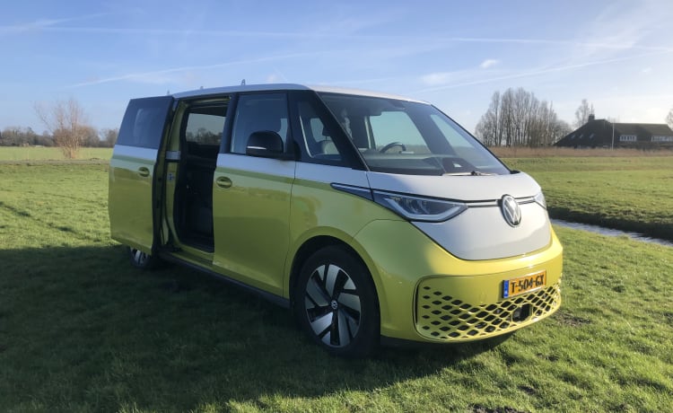 Op vakantie met deze volledig elektrische kampeer bus, de VW ID BuZz 🐝 