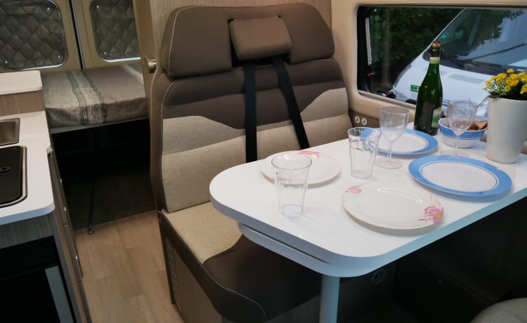 Chausson3, 2 sleeping- 4 seats.