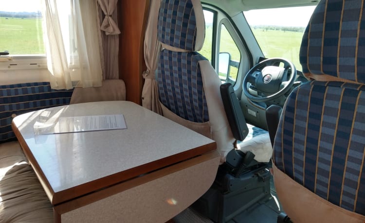 Very luxurious 2p Laika semi-integrated camper