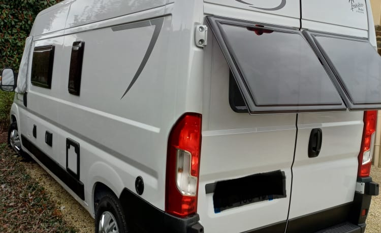 Campervan35 – Mc Louis Fiat van 140 hp new 4 beds new Fiat cabin