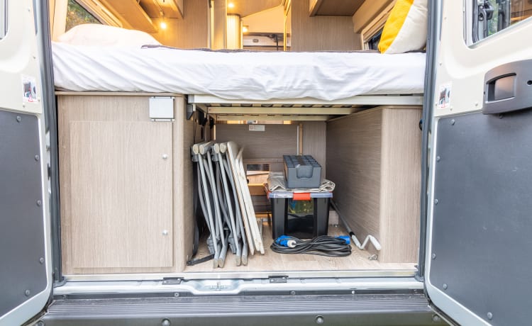 Fijnja – Luxury 4 pers. Pössl bus camper with sleeping lifting roof from 2019