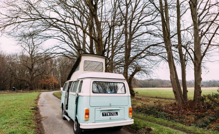 Maeve – Een AUTHENTIEKE klassieke VW-camper uit 1973