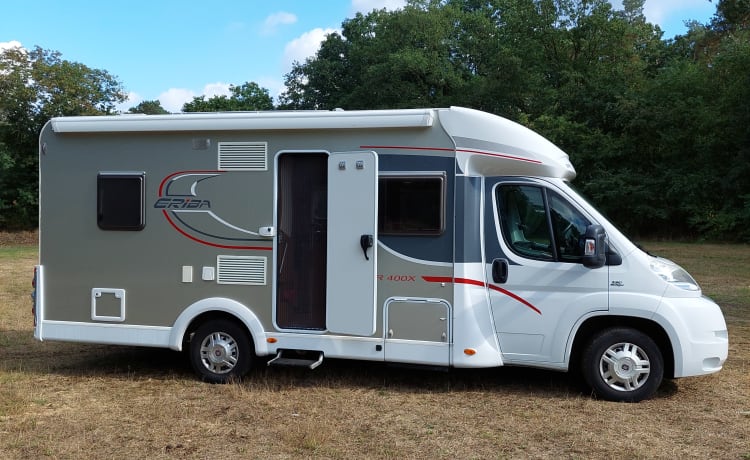 Cozy – Vrij als een vogel op reis met een 4 pers. Eriba Hymer camper uit 2012