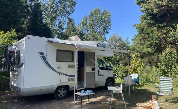 Louis'tje – McLouis Alkoof Familie Camper (4 persoons) 