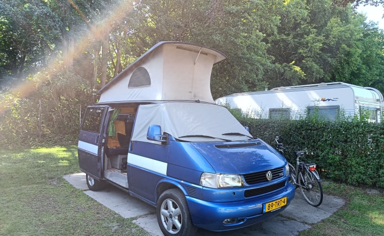 2p Volkswagen Wohnmobil aus dem Jahr 2000