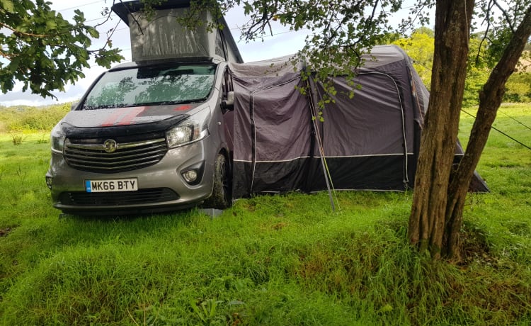 Betty – Bespoke full off-grid 4 berth Vauxhall vivaro campervan from 2017