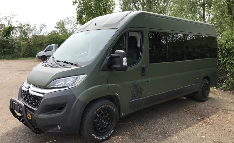 The Road Runner – 2p Citroën Jumper bus camper from 2016