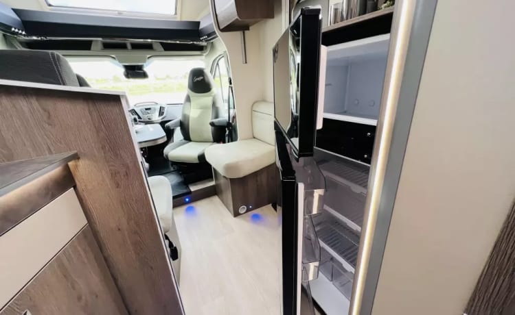 Ons busje – Challenger Graphite 358 de 2019 pour 4 à 5 personnes