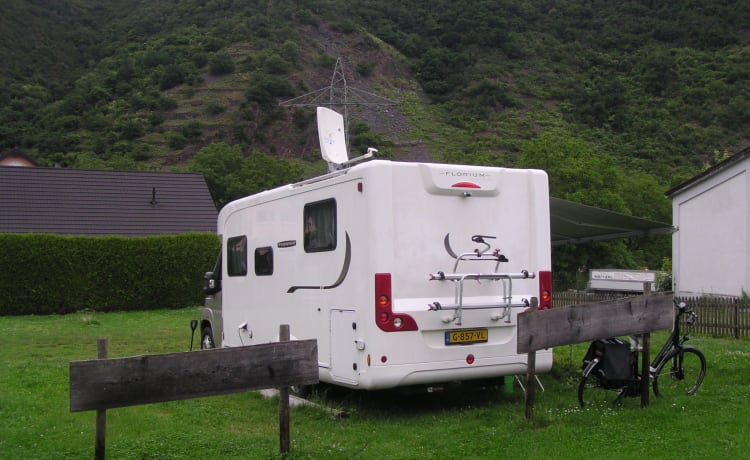 Fleurette Florium – Geräumiger 4er Fleurette Semi-Integral von 2013 auf Basis eines Fiat Ducato.