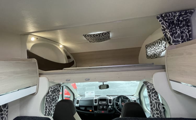 Cara – Camping-car de luxe Chausson 7 naissance