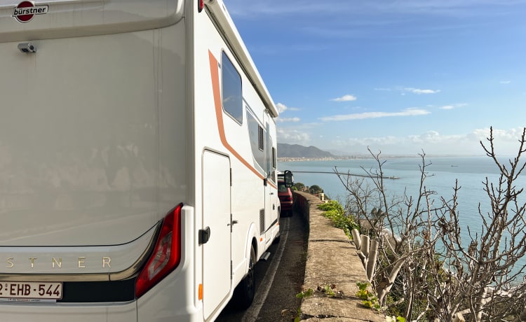 Camping-car de luxe Bürstner Lyseo TD 727G pour 2 personnes avec autonomie supplémentaire (2023)