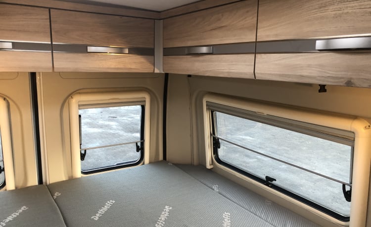 Almost new Dethleffs bus camper with E-bike bicycle carrier