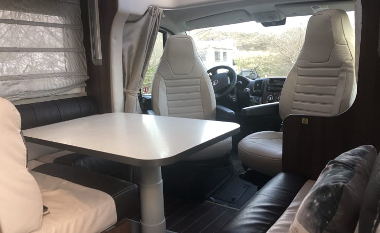 MCLouis2015 – Luxury family camper fully furnished with spacious seating area