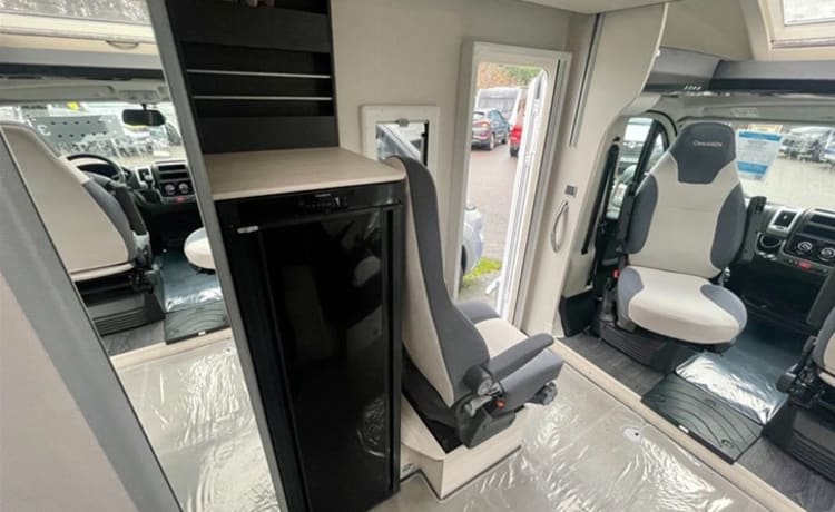 Amelia  – As new, 4-berth, modern motorhome, with rear lounge